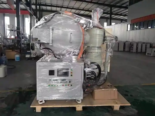 Lò chân không được sử dụng trong nhà máy để thiêu kết các bộ phận kim loại ở nhiệt độ cao