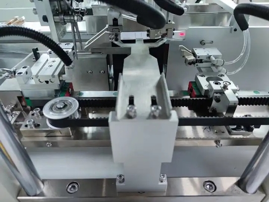 Máy làm mặt nạ dùng một lần tự động Tốc độ tối đa 170 / phút