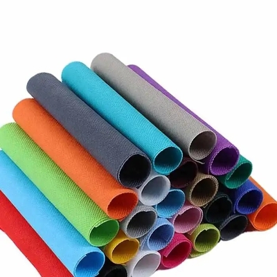 Vải không dệt mịn có chiều rộng 1 - 3m được đóng gói trong thùng có độ bền cao